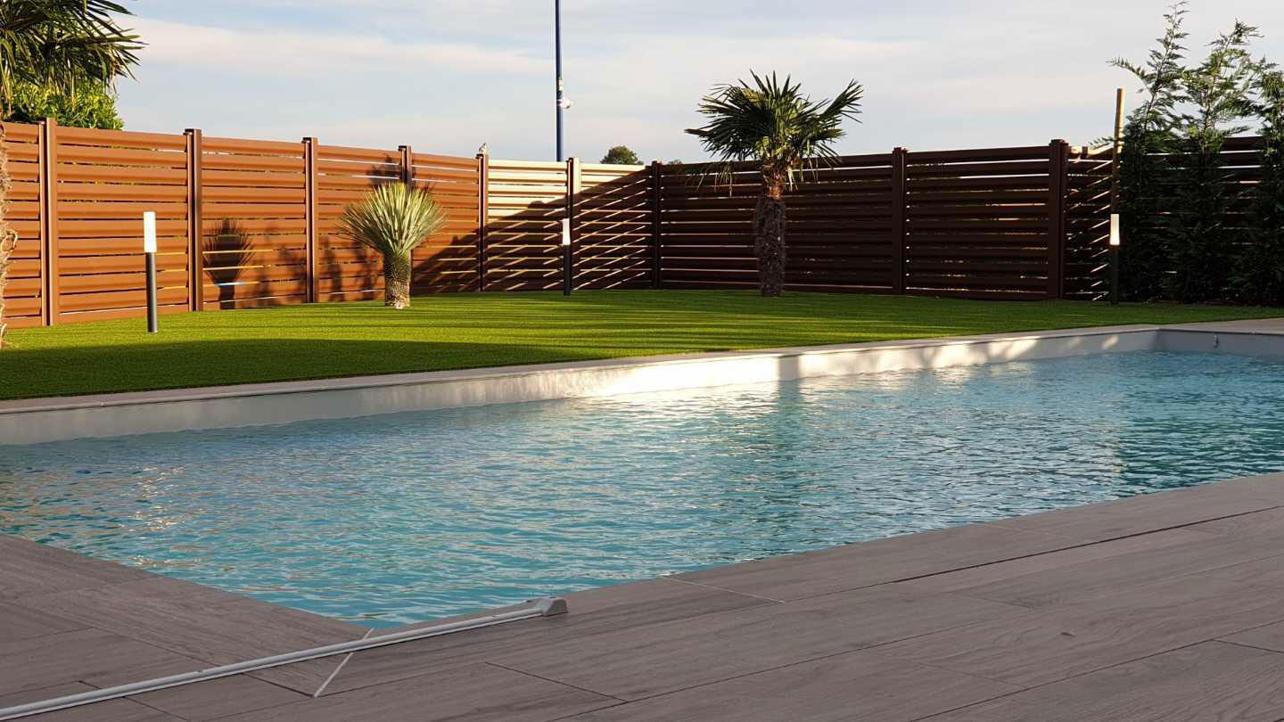 abords de piscine gazon synthetique saccinto