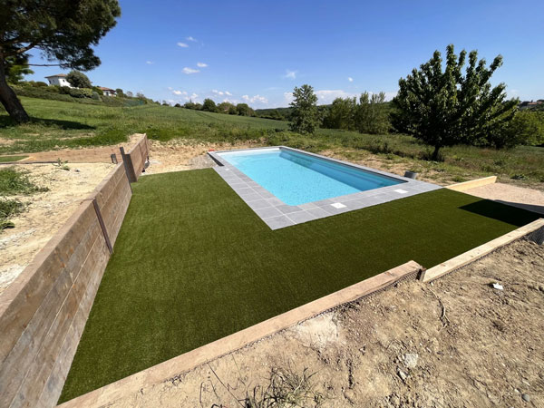 abords de piscine gazon synthétique saccinto