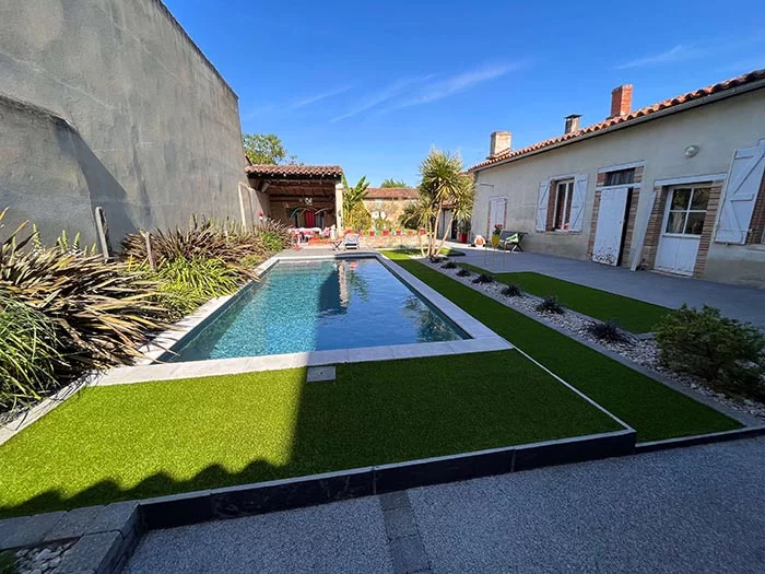 abords de piscine gazon synthétique saccinto