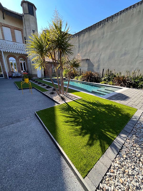 abords piscine gazon synthétique saccinto