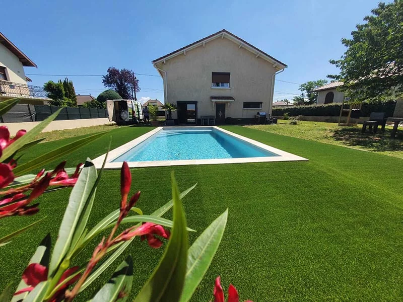 abords de piscine gazon synthétique saccinto