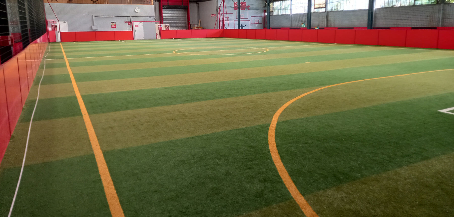 terrain de sport en gazon synthétique saccinto pure eco