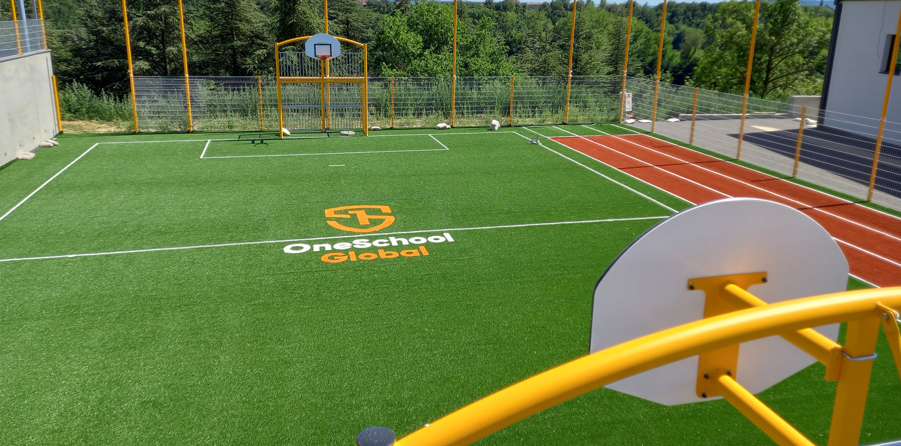 terrain multisport en gazon synthétique saccinto