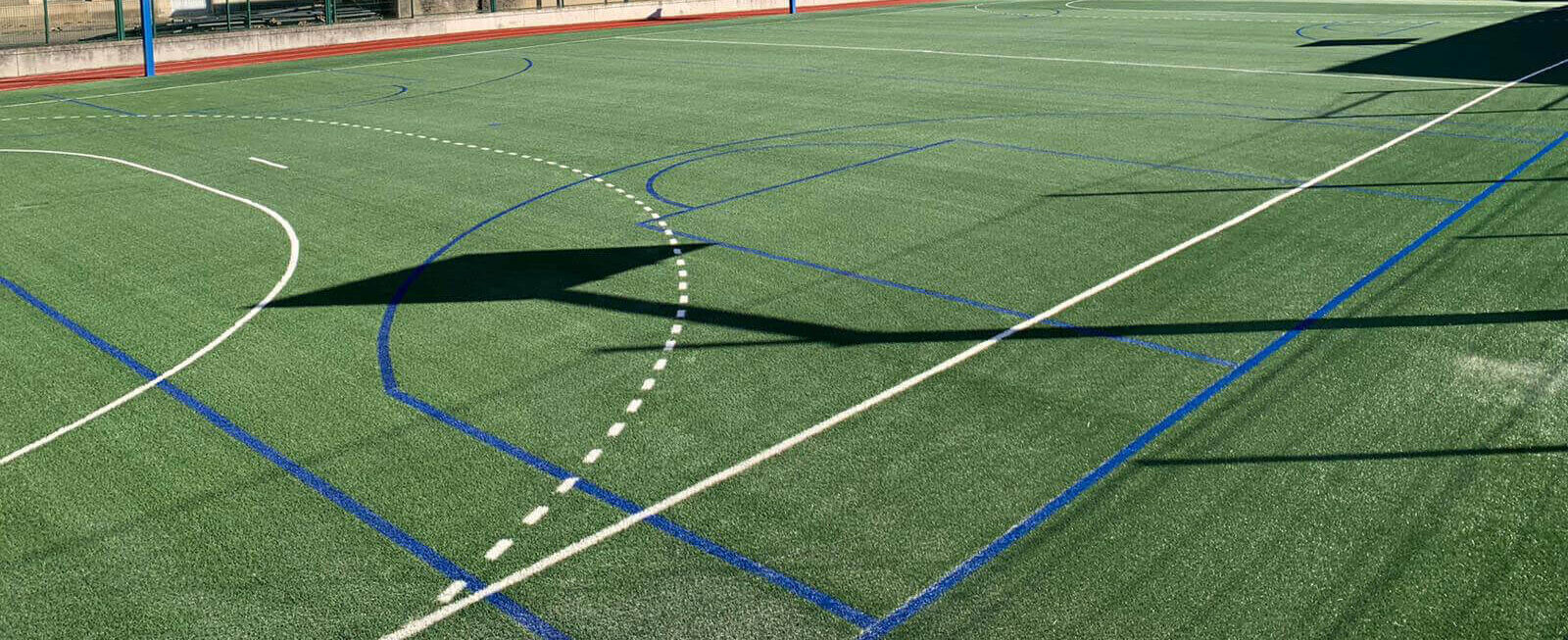 terrain multisport gazon synthetique saccinto