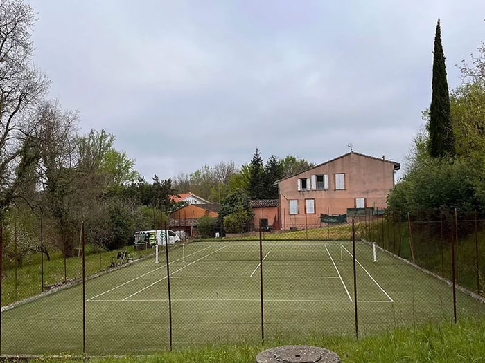 terrain tennis gazon synthétique saccinto