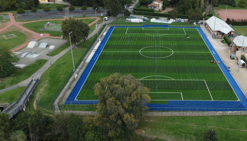 terrain multisport en gazon synthétique saccinto